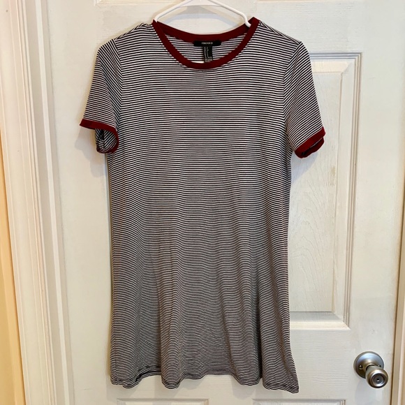 Casual Striped Dress with Maroon Trim Size S - Picture 1 of 4